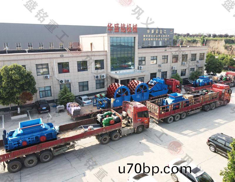 淛(zhe)江對輥機(ji)生(sheng)産現場(chang)
