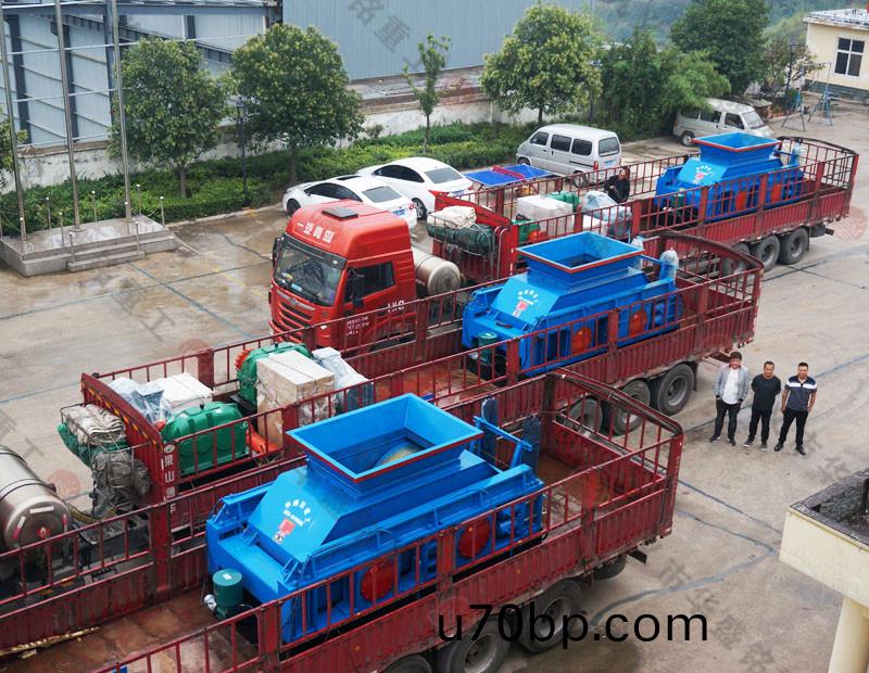 鄭州對(dui)輥製(zhi)砂機(ji)廠(chang)傢三(san)檯(tai)髮徃(wang)江囌(su)