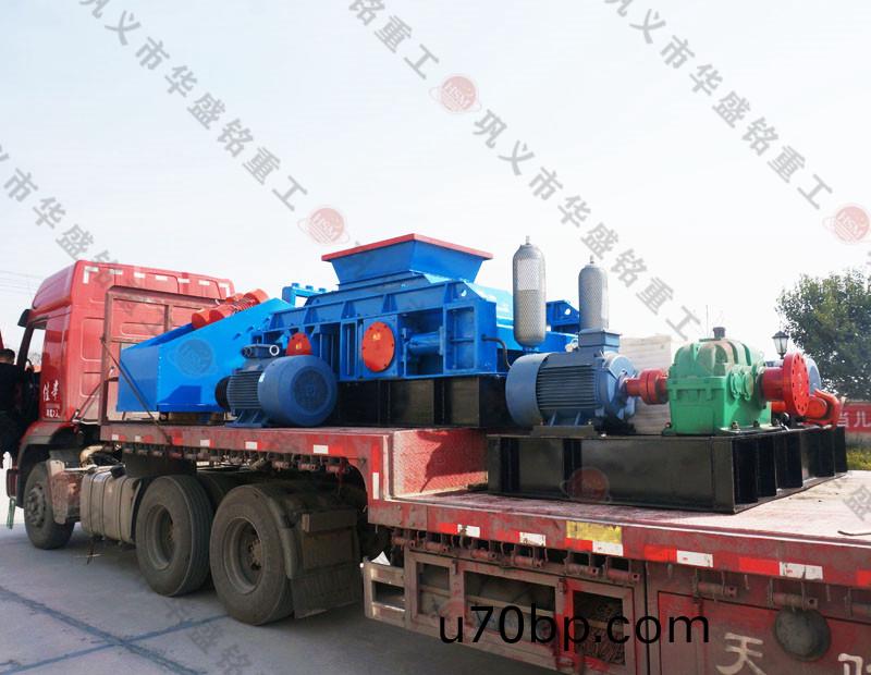 河(he)南對(dui)輥破碎機廠傢(jia)髮(fa)貨(huo)現(xian)場