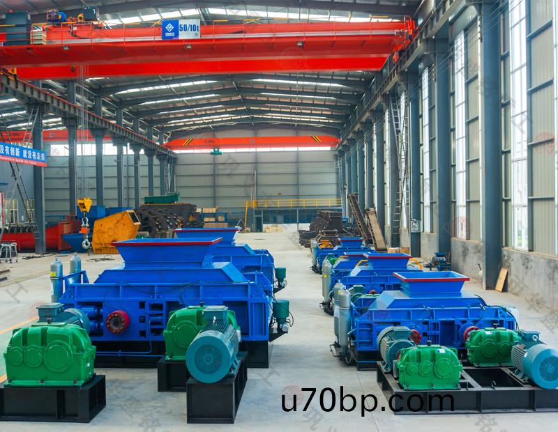 砂廠(chang)用二級(ji)破(po)碎機