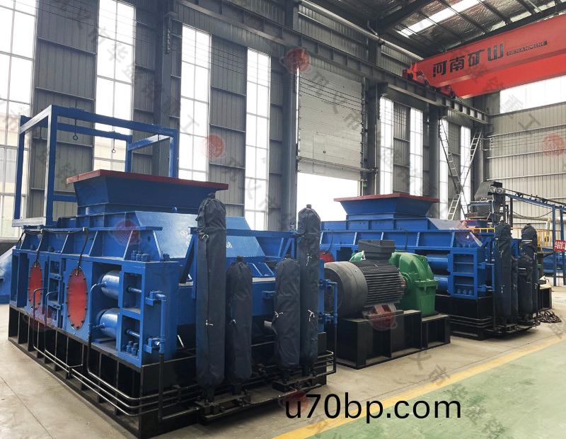 新型(xing)液(ye)壓(ya)對輥製砂(sha)機