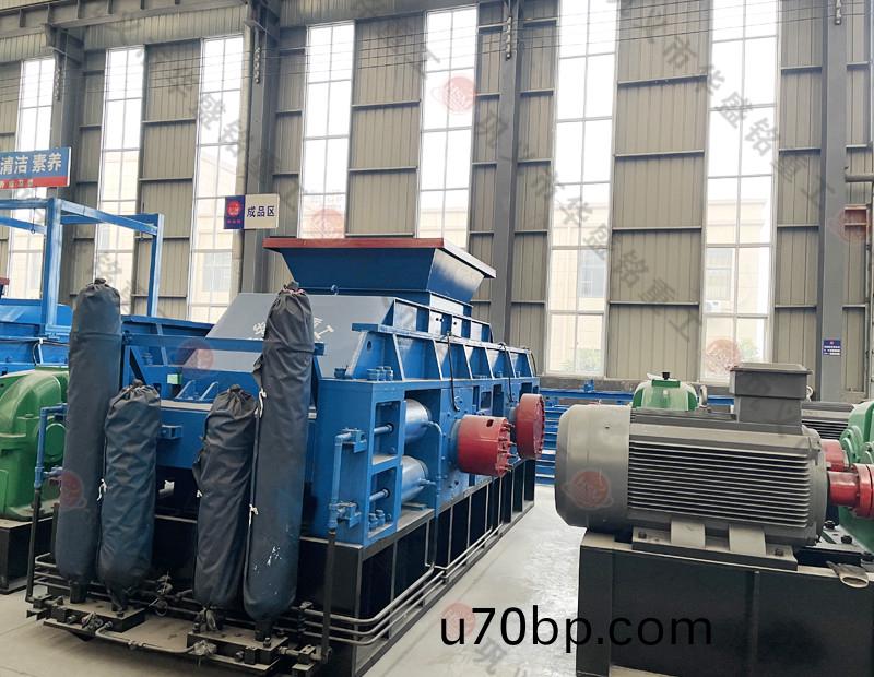大型蘤(hua)崗巗(yan)液壓對(dui)輥製砂機