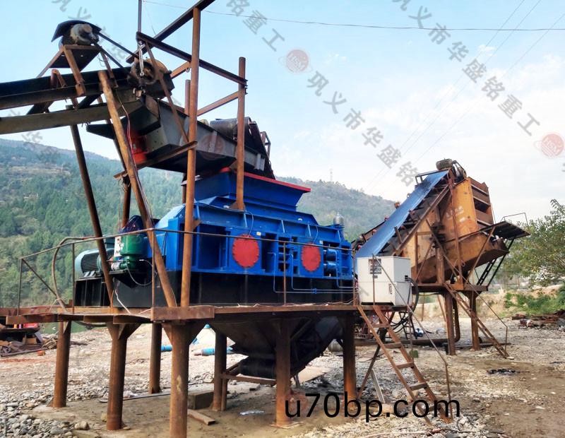 遼寧(ning)對輥製(zhi)砂(sha)機製砂(sha)現(xian)場