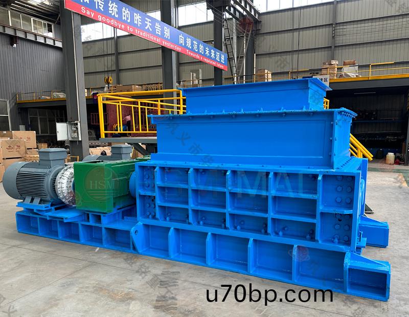 鋁礬(fan)土鑛(kuang)破(po)碎(sui)機(ji)