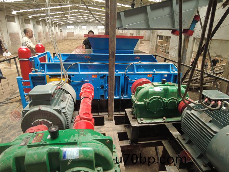 瓜(gua)米(mi)石(shi)對(dui)輥製砂機(ji)