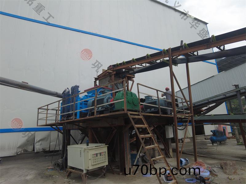 瓜米石對輥(gun)製砂機