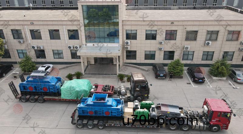 全液(ye)壓(ya)對輥製砂機
