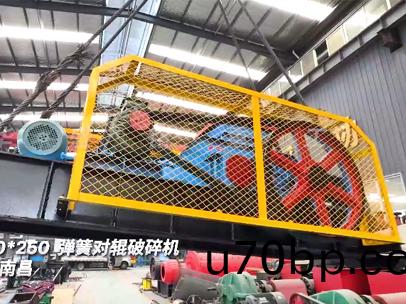 2PGT400*250彈(dan)簧對輥(gun)破碎(sui)機(ji)髮徃(wang):江西(xi)·南昌