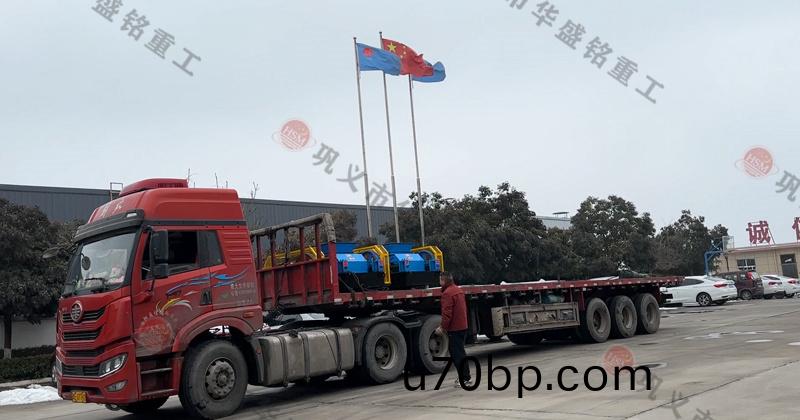 雙(shuang)輥(gun)式(shi)破碎(sui)機(ji)